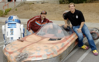 Illustration for article titled Man Builds Drivable Replica Of Luke Skywalker's X-34 Landspeeder